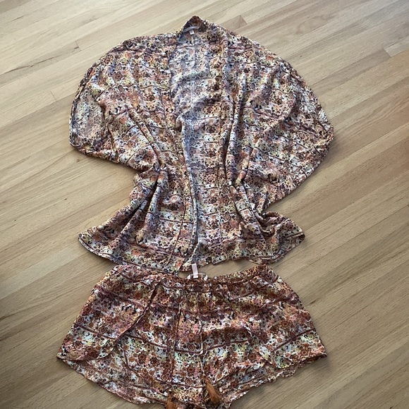 Victoria’s Secret Beach Coverup Set - Picture 5 of 10